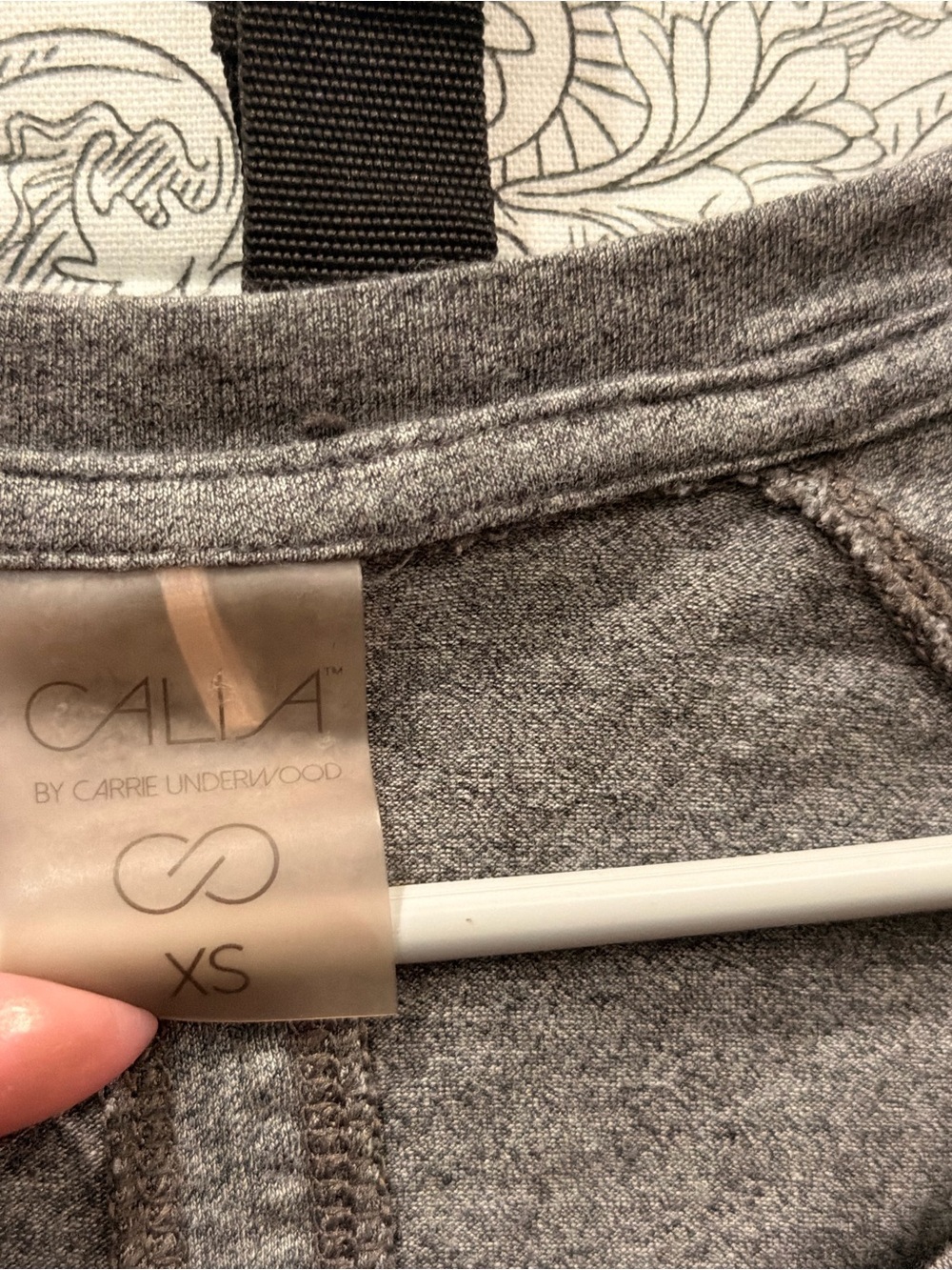 CALIA by Carrie Underwood Heather Gray Long Sleeve Scoop Neck Top
size XS - Picture 5 of 5